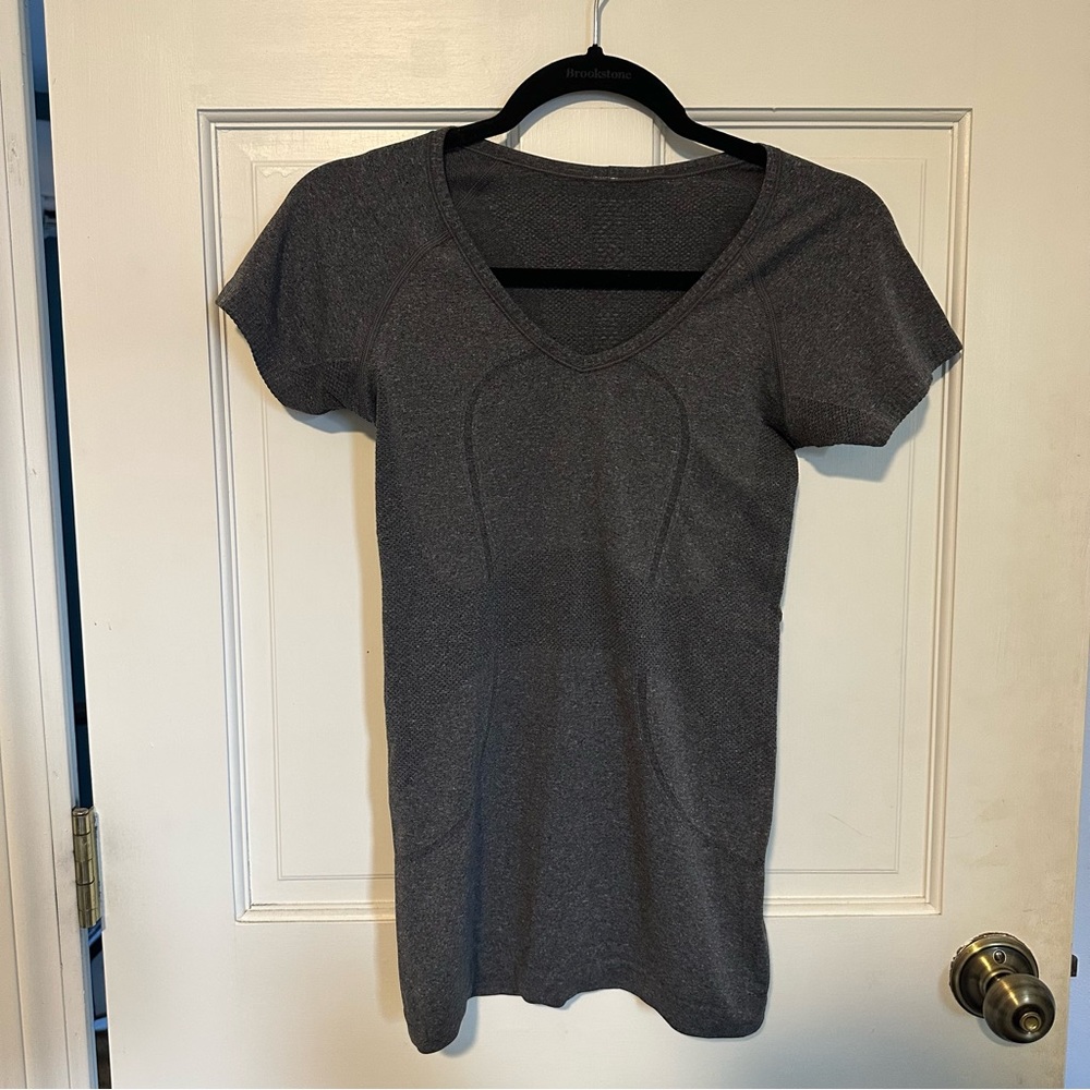 Lululemon Run: Swiftly Tech V Neck Black - Picture 9 of 13